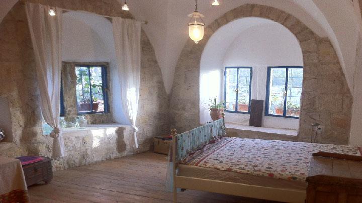 Mini-hôtel Mikes Khan *